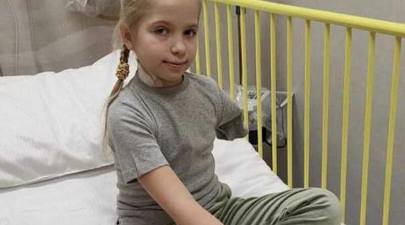 O copila de doar 9 ani a ramas fara brat dupa bombardamentele din Kiev: „Nu stiu de ce m-au impuscat rusii”.