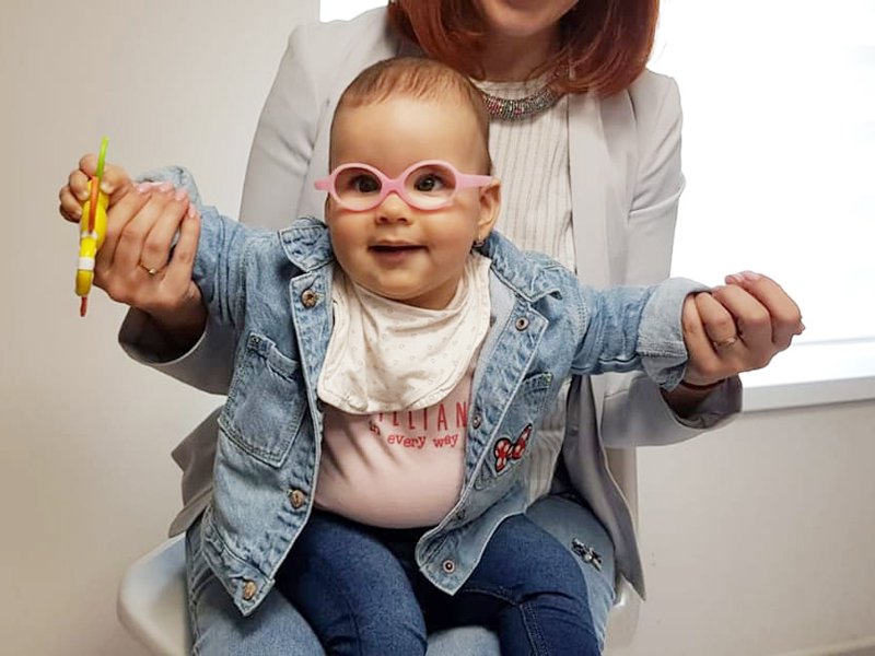Strabismul la bebeluși: când trebuie să mergeți medicul oftalmolog?