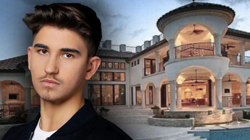 Sebastian Dobrincu, de la Imperiul Leilor, le-a arătat fanilor casa sa din România. În ce „palat” locuiește tânărul milionar