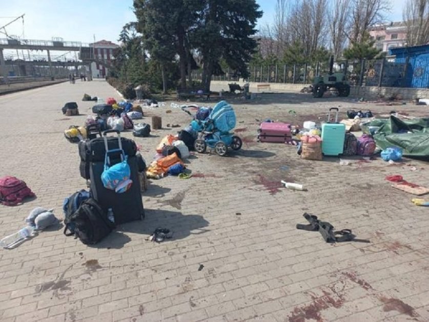Ultima ora! Atac al ruşilor la gara Kramatorsk – 30 de oameni ucişi şi aproximativ 100 răniţi. Video