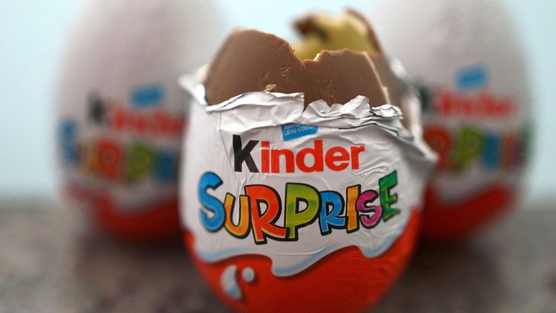 Zeci de cazuri de infecţie cu salmonella în Europa. Ferrero a închis fabrica sa Kinder din Belgia.