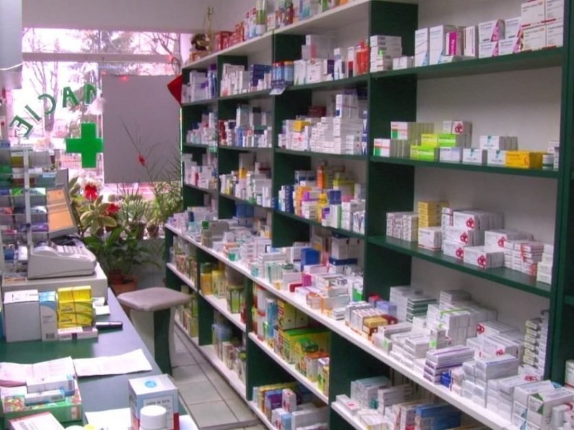 Afaceri pe banii săracilor. Aceeași rețetă costă 420 lei la o farmacie și 98 de lei la alta