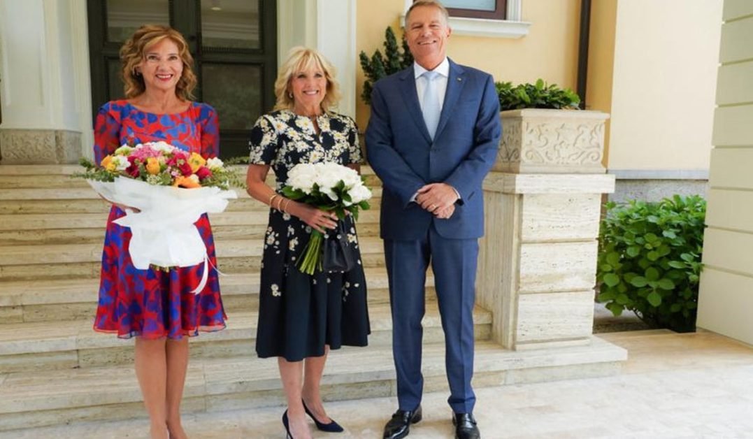 Vizita de grad 0 in Romania! Ipostaza inedita in care au fost surprinse Carmen Iohannis si Jill Biden. Postarea presedintelui a devenit virala