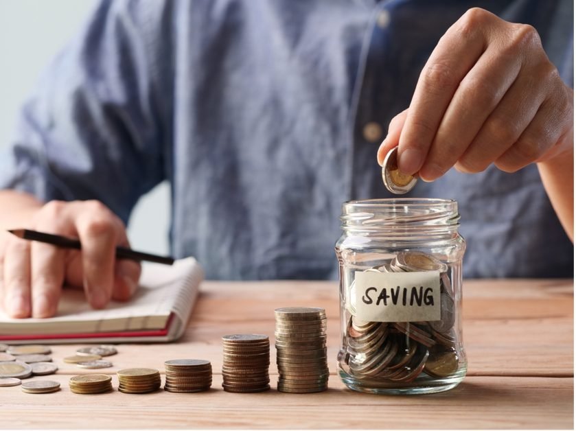 Cine are o educație financiară mai solidă: Românii marcați de „economisirea” din comunism sau tinerii născuți cu telefonul în mână