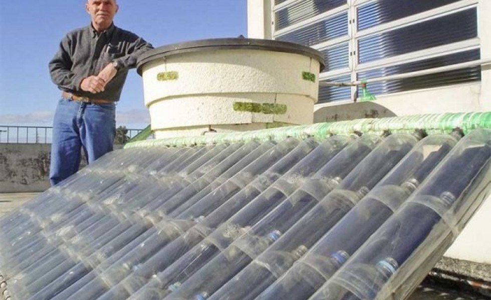Panou solar din pet-uri – inventia revolutionara a unui pensionar