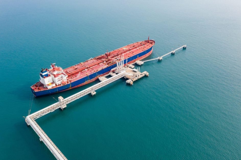 Rusia a mărit cu 50% exporturile maritime de petrol Ural în Asia, în perioada 1-20 octombrie, înainte de embargoul UE din decembrie