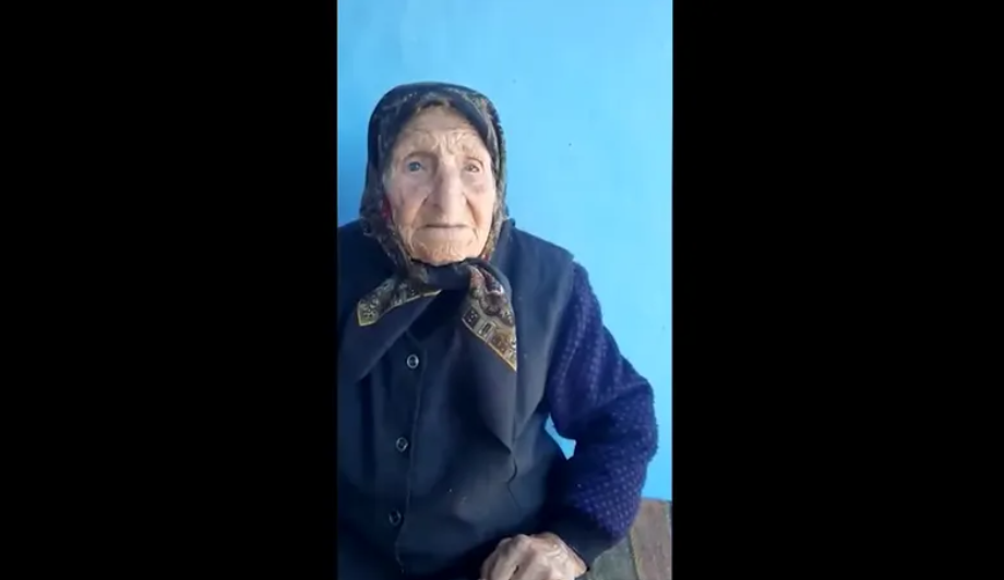 Batrână de 103 ani, care a fost atacată de un hoț, s-a prefăcut ca a murit, iar bărbatul i-a pus o lumânare în mână și a fugit