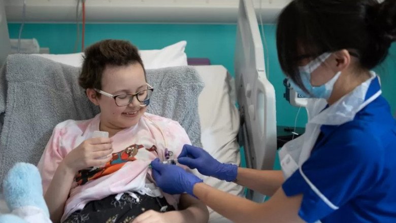 O fată de 13 ani a fost vindecată de cancer cu ajutorul unui tratament revoluționar: „Sunt recunoscătoare că sunt aici acum”