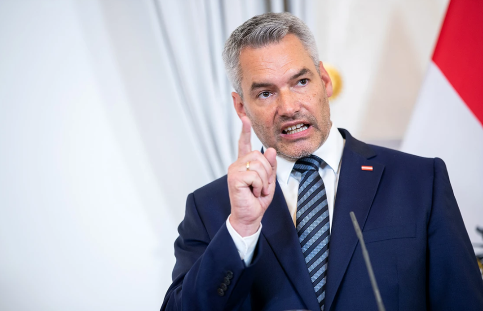 Cancelarul Nehammer mai dă o palmă românilor: Un eventual boicot al companiilor austriece ar dăuna mai degrabă României