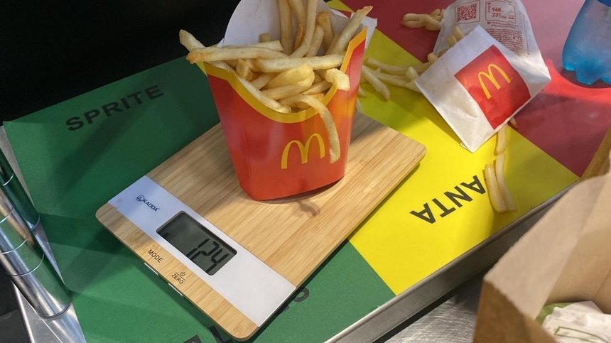 VIDEO. Protecţia Consumatorilor a închis temporar unitățile McDonalds şi KFC din București.