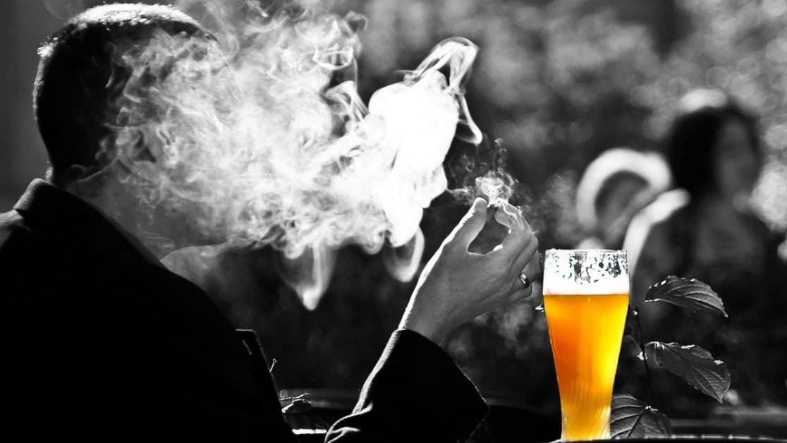 Cum să ieși din sistem? Renunță la alcool, tutun, carne. Nu consuma fast-food. În general, nu mânca orice și oriunde
