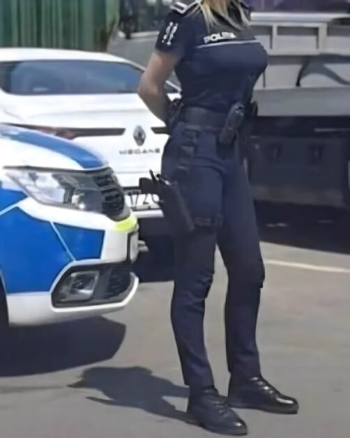 Polițistă din Vâlcea, anchetată după ce a spălat geamuri la etaj fără echipament