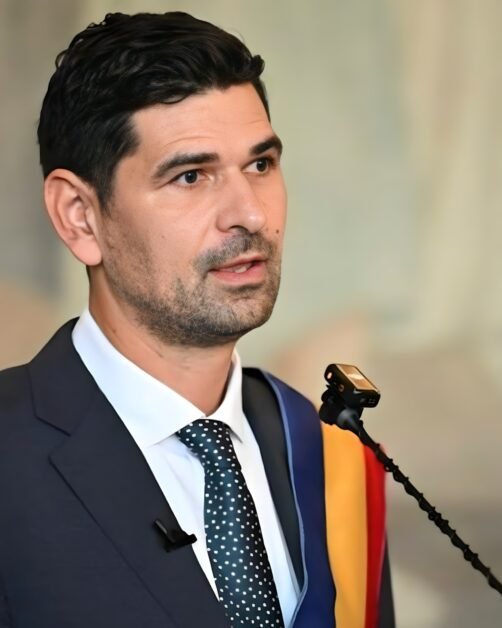 Polițist local filmat aruncând marfa unei femei. George Tuță a deschis anchetă
