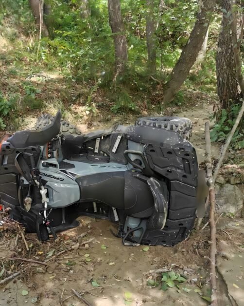 Bărbat de 58 de ani mort după ce s-a răsturnat cu ATV-ul în pârâul Bahna