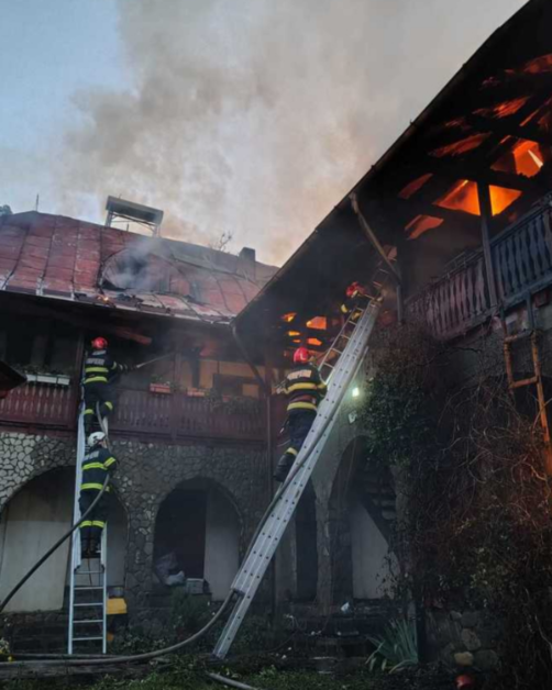 Incendiu la Mănăstirea Bisericani. Un călugăr găsit carbonizat