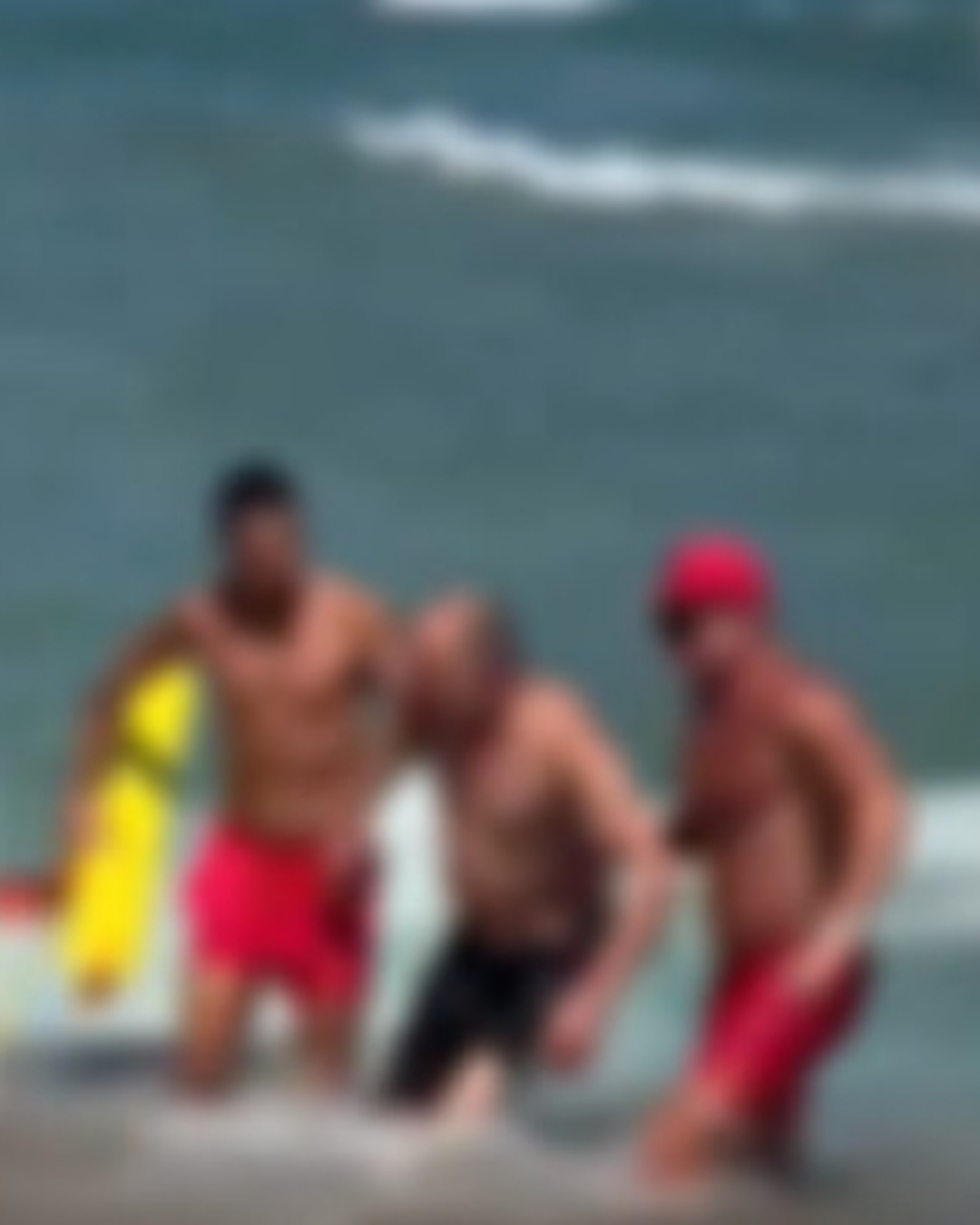 Turist salvat de două ori într-o zi la Eforie Nord. Ignora steagul roșu