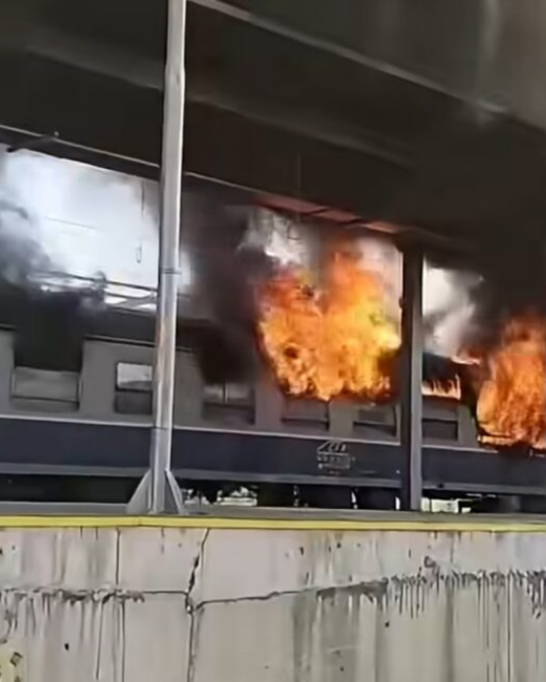 Incendiu la un tren în gara Ilteu, județul Arad. Călătorii, evacuați în siguranță