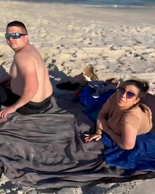 Gravidă în nouă luni, față în față cu soțul și amanta pe plajă