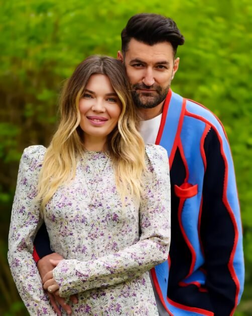 Gina Pistol și Smiley construiesc două case. Fetița, la o nouă grădiniță