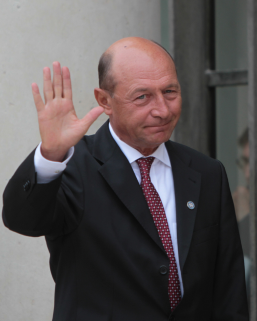 Traian Băsescu, internat în Bruxelles. A pierdut vocea