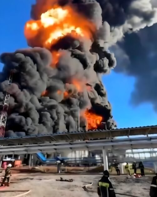Dronele ucrainene au lovit rafinăria Lukoil din Perm. Ce urmează