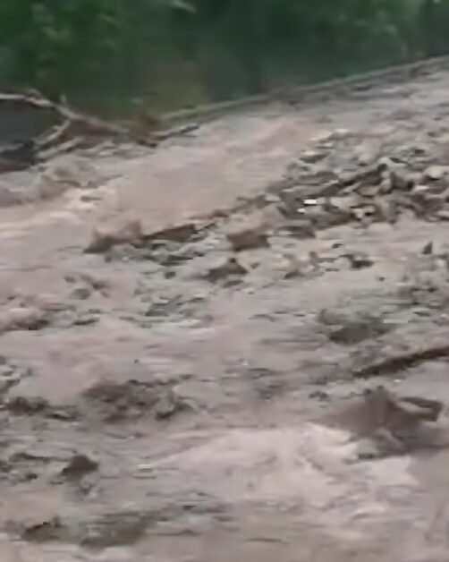 Cod galben de inundații în 19 județe. Viituri rapide până la miezul nopții