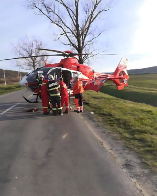 Accident pe DN 22 lângă Sibioara: șase răniți, elicopter SMURD