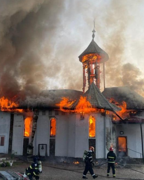 Incendiu la Mănăstirea Bisericani. O persoană găsită carbonizată