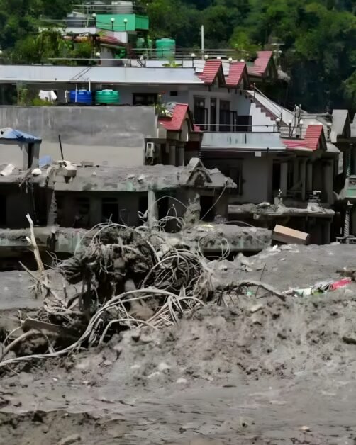 Viitura din Nepal: aproape 600 de morți și 2.500 de dispăruți
