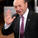 Băsescu spune că știe pe cine va desemna Dan premier. Ce dezvăluie asta despre puterea în România