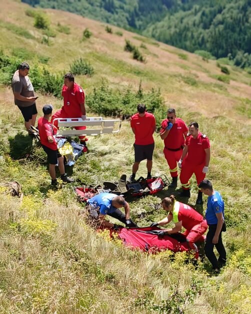 Bărbat de 69 de ani, mort în Munții Grohotiș. Stop cardiac la cules de afine