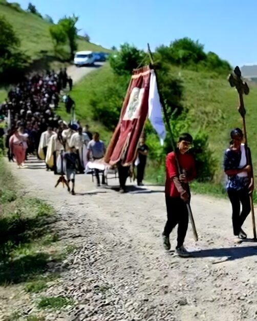 Maia și David, înmormântați în Bacău după moartea lor în râul Siret