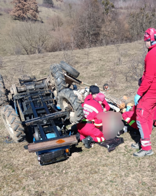 Bărbat din Bistrița-Năsăud, transportat cu elicopterul la spital după accident cu tractorul
