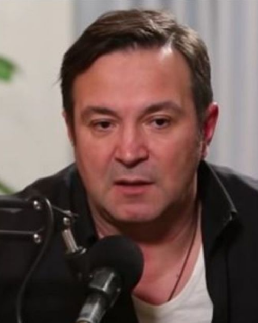 Daniel Buzdugan și-a condus mama pe ultimul drum. Slujba liniștită la biserica din cartierul Alexandru cel Bun