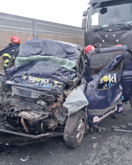 Coliziune frontală cu TIR pe centura Bârladului. Doi oameni au murit