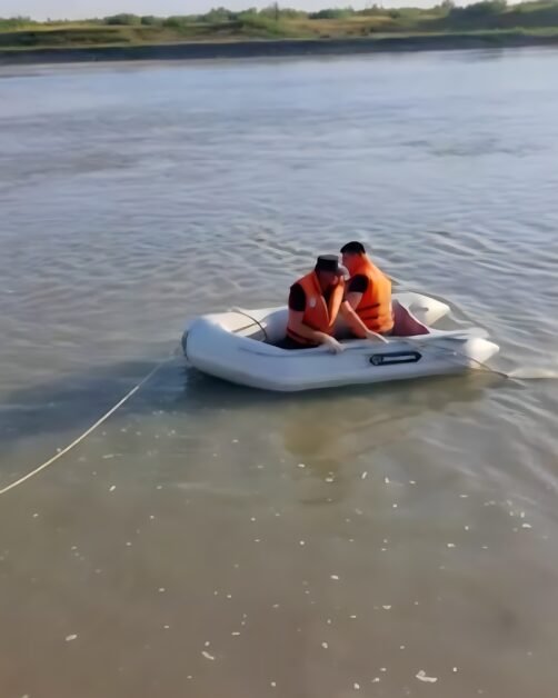 Două persoane găsite moarte în lacul Secu. Scafandrii au intervenit