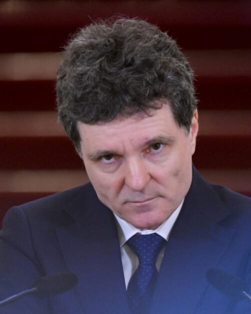 Nicușor Dan consultă joi toate partidele pentru desemnarea premierului, înainte de plecarea în America