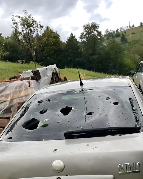 Furtună violentă la Toronto: 45.000 de locuințe fără curent
