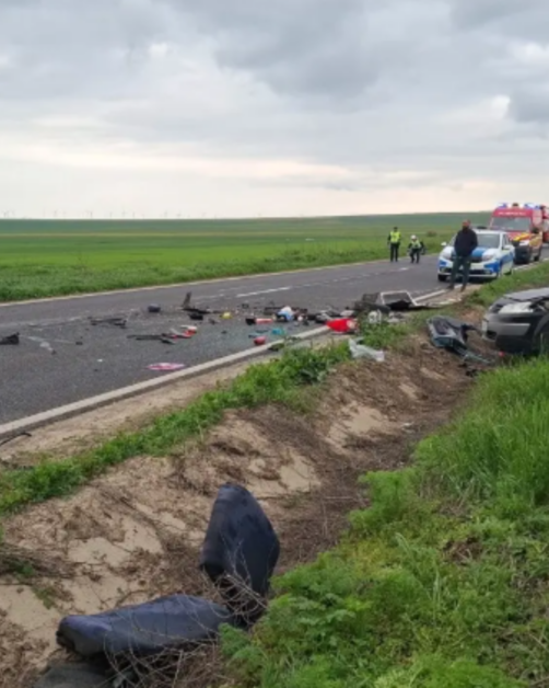 Trei autoturisme se ciocnesc pe DN22. Un bărbat de 33 de ani decedat
