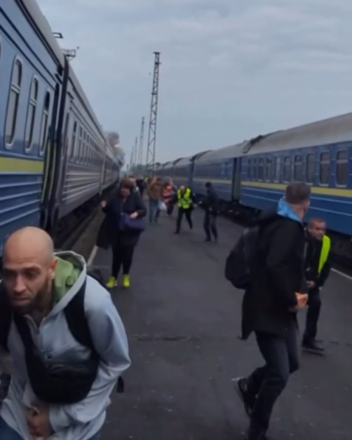 Locomotivă lovită de dronă rusească la granița cu Polonia. Oficial străin scapă cu minute înainte
