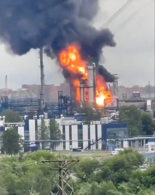Atac cu drone la Moscova: 25 de aparate doborâte, rafinărie în flăcări