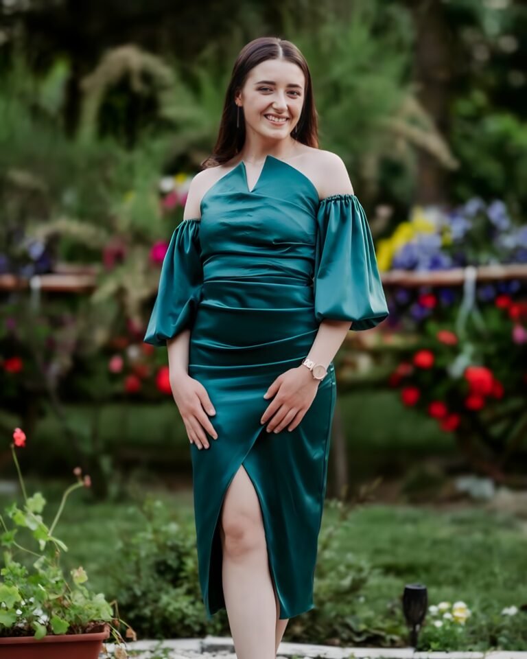 Andreea, 22 de ani, ucisă de fostul iubit în Neamț. Ultima zi de muncă