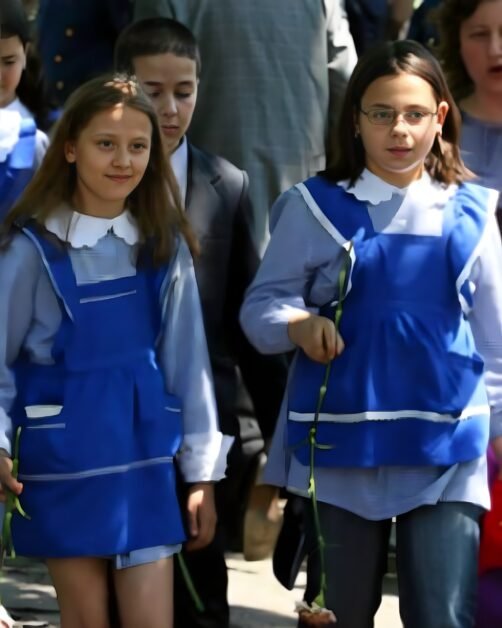 Uniforme școlare obligatorii, proiect de lege în Parlament. Ce prevede