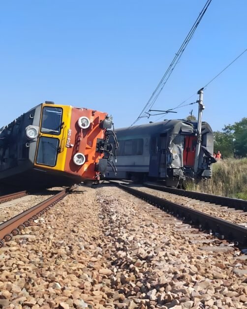 Tren deraiat în Polonia după coliziune cu un camion. Patru răniți gravi
