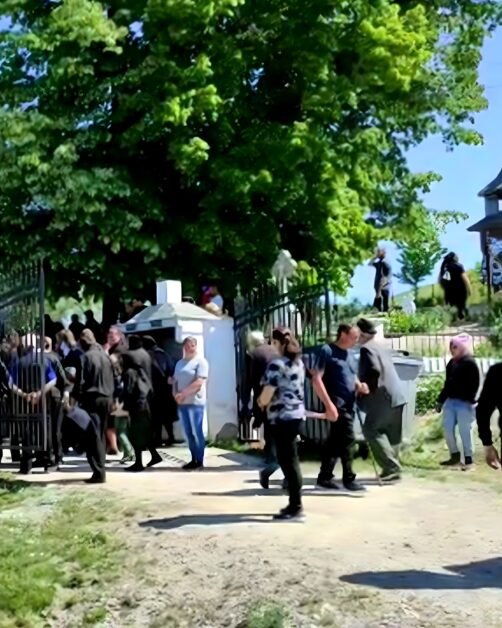 Maia și David, înmormântați împreună. Frații de 4 ani și 5 luni