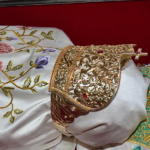 Racla Sfintei Parascheva, blestemul de 400 de ani. Ce ascund cele două rânduri de veșminte