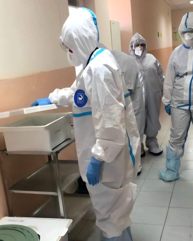 Tehniciana de laborator care a murit din ciumă pneumonică. Alertă pentru 200 de persoane în Siberia